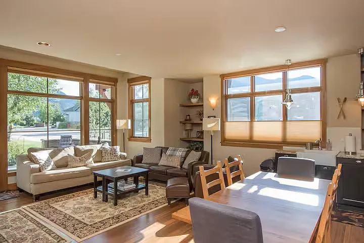 Large windows for lots of natural light