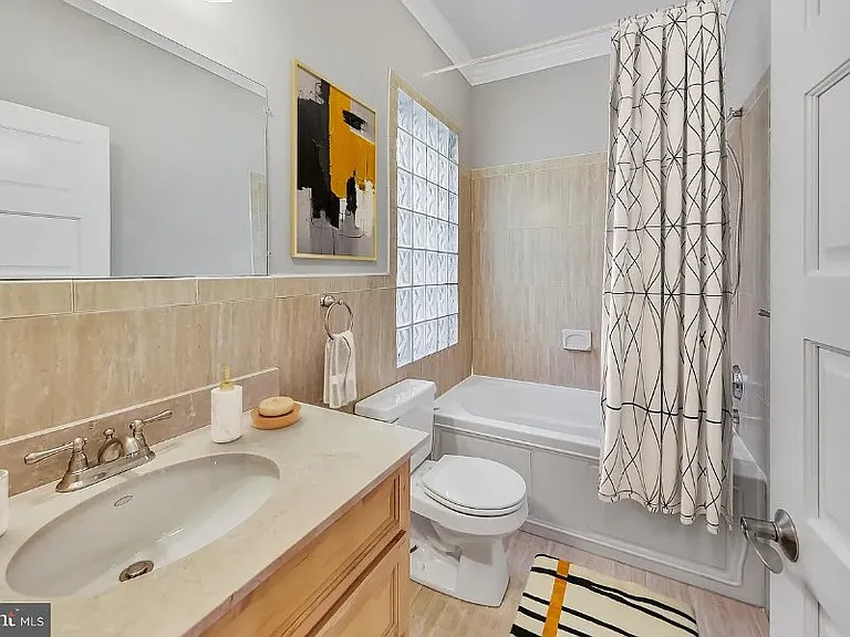 806 Maryland Ave NE #33 — Photo 8