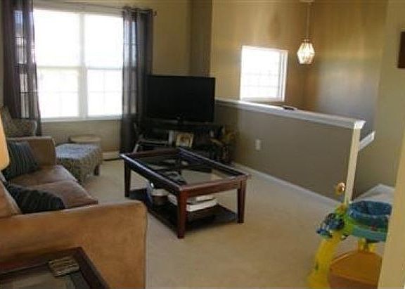 5th image of 1343 Hobart Ct