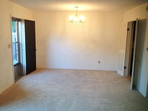 5th image of 4220 Greenway Dr