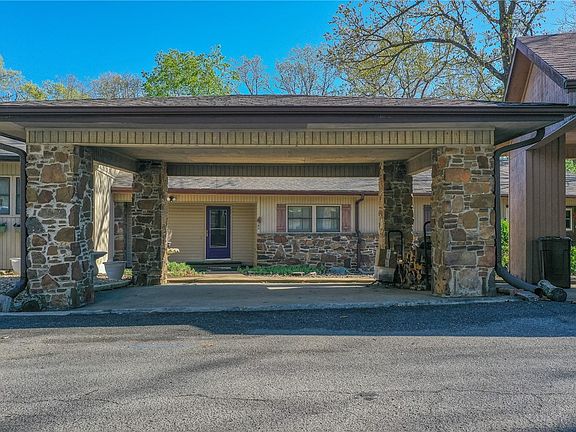 3rd image of 4 Gretchen Ln