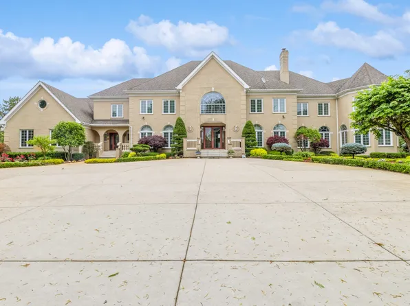 1 Shire Trl, South Barrington, IL 60010