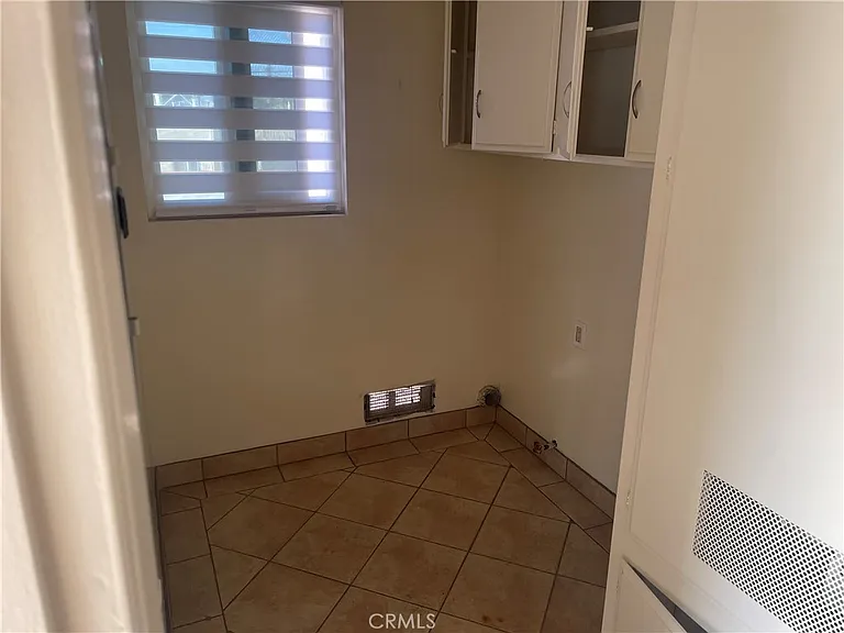 1028 W 8th St #4 — Photo 8