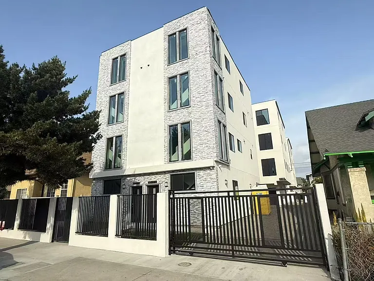 3020 S Normandie Ave — Photo 18