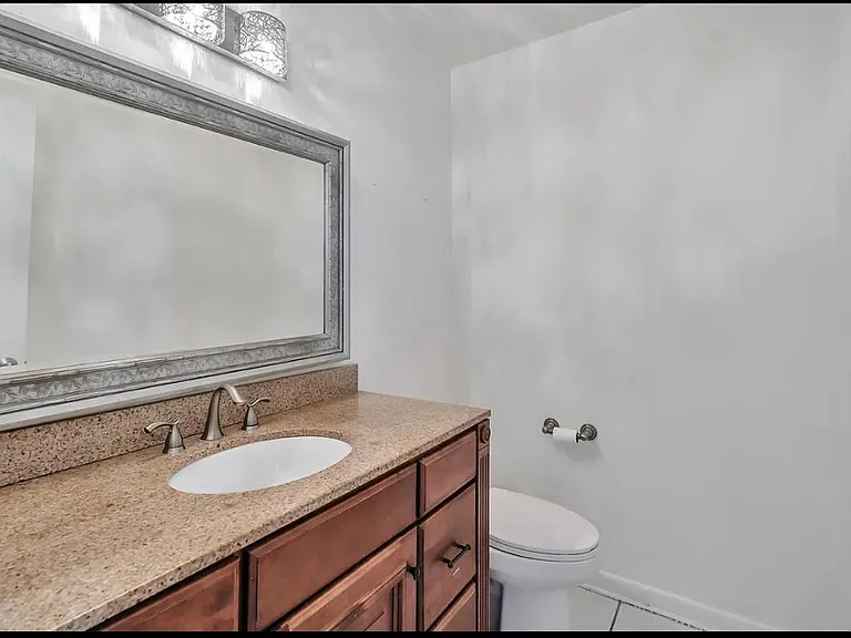9720 Carousel Cir S — Photo 8