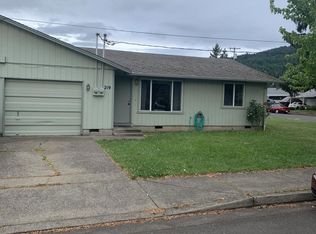 219 68th St, Springfield, OR 97478