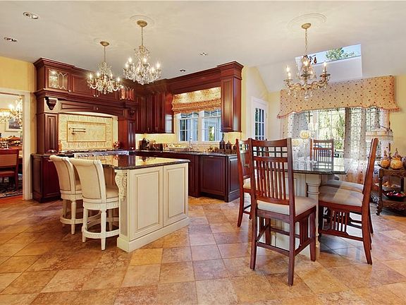 5th image of 7 Carlton Dr