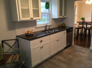 1053 Kenneth St, Eagan, MN 55121