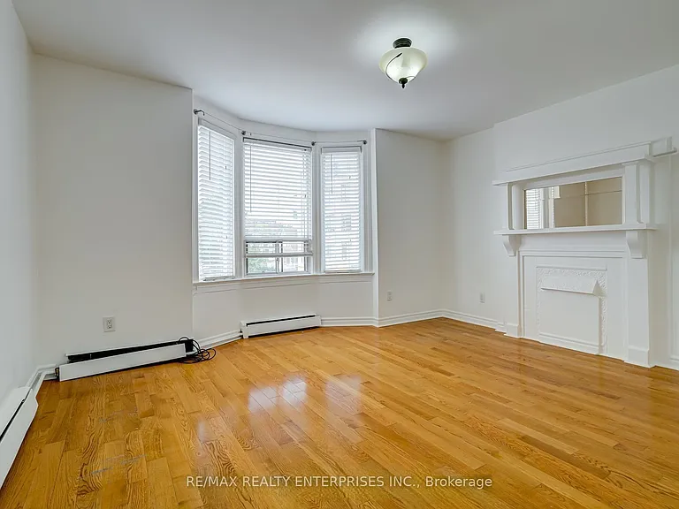 488 Logan Ave — Photo 6