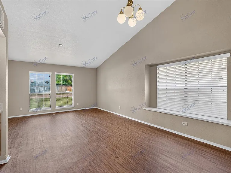 521 Weaver St — Photo 13