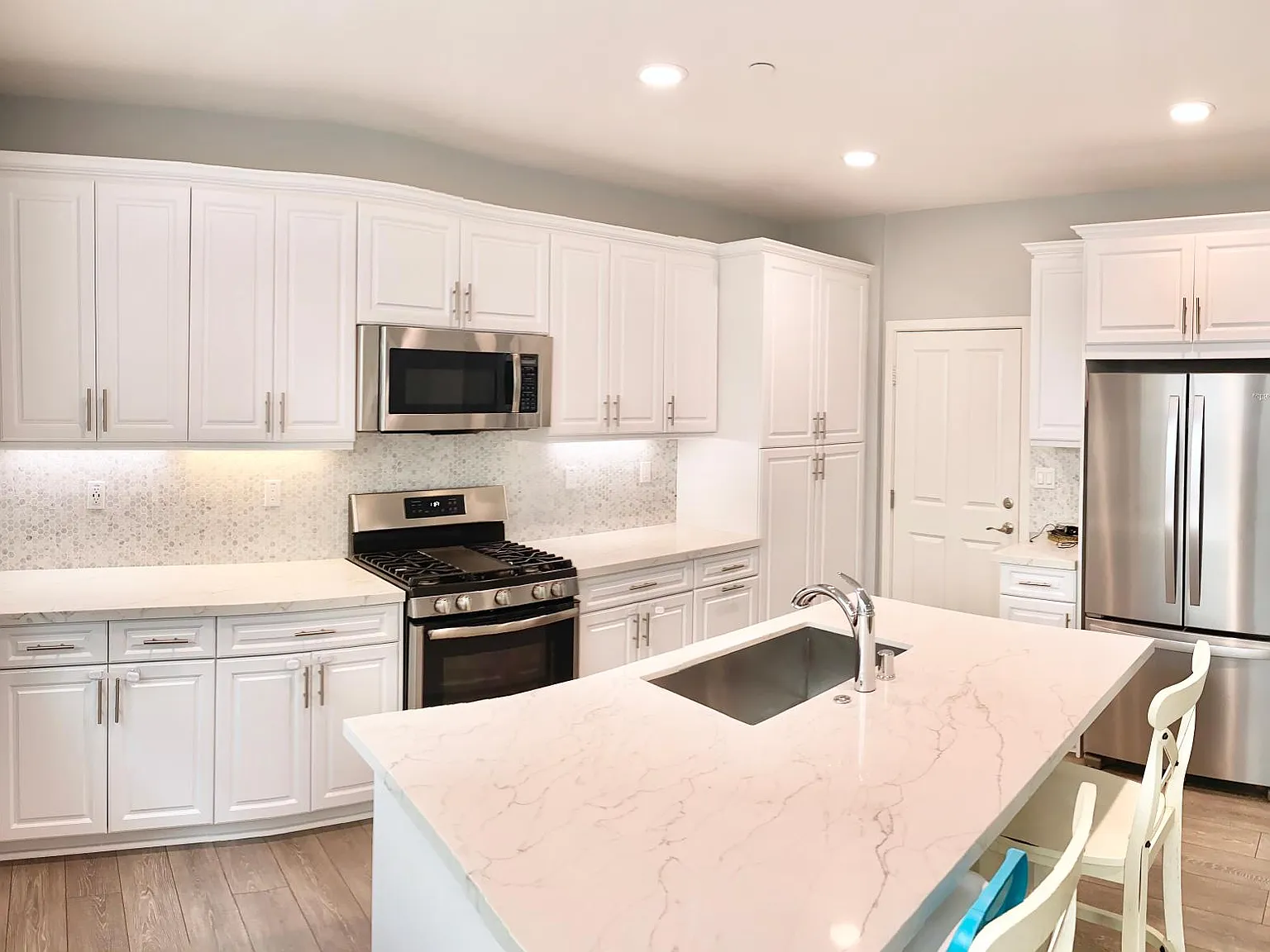 4 bed, 1776 sqft, $4,075 — Photo 4