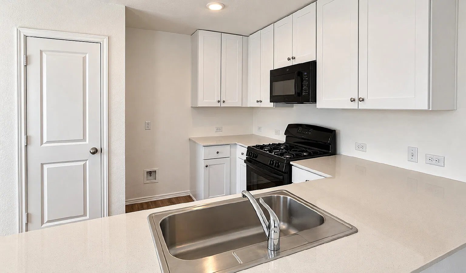 3 bed, 2.0 bath, 1266 sqft, $1,595 — Photo 4