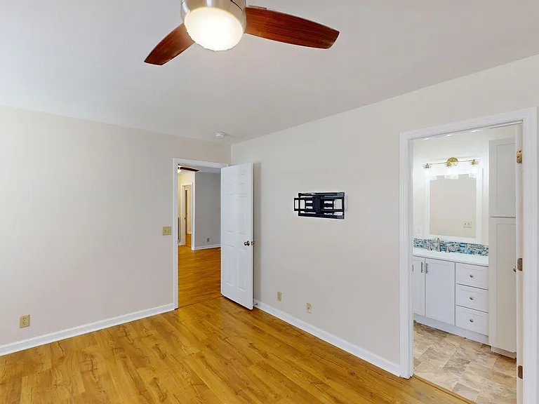 424 Eisenhower Dr — Photo 27