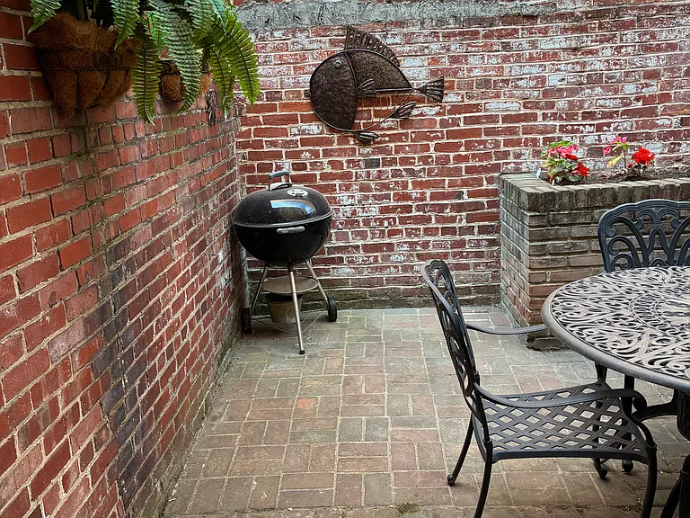 436 6th St NE #1 — Photo 9