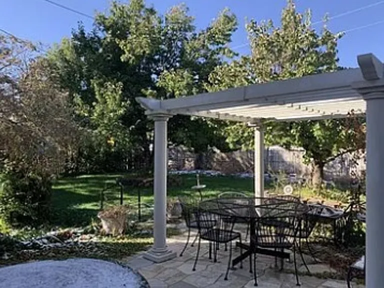 299 N Highland Dr — Photo 23