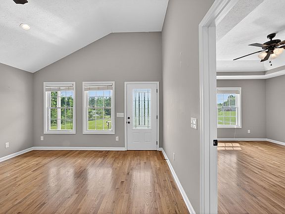 4th image of 374 Douglas Ln