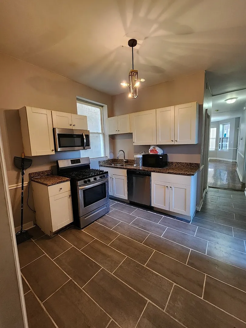 6315 S Eberhart Ave — Photo 4