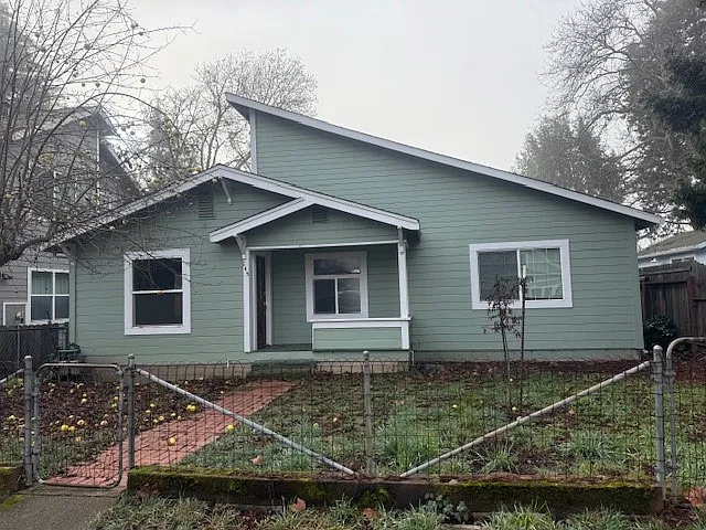 145 E Oak St