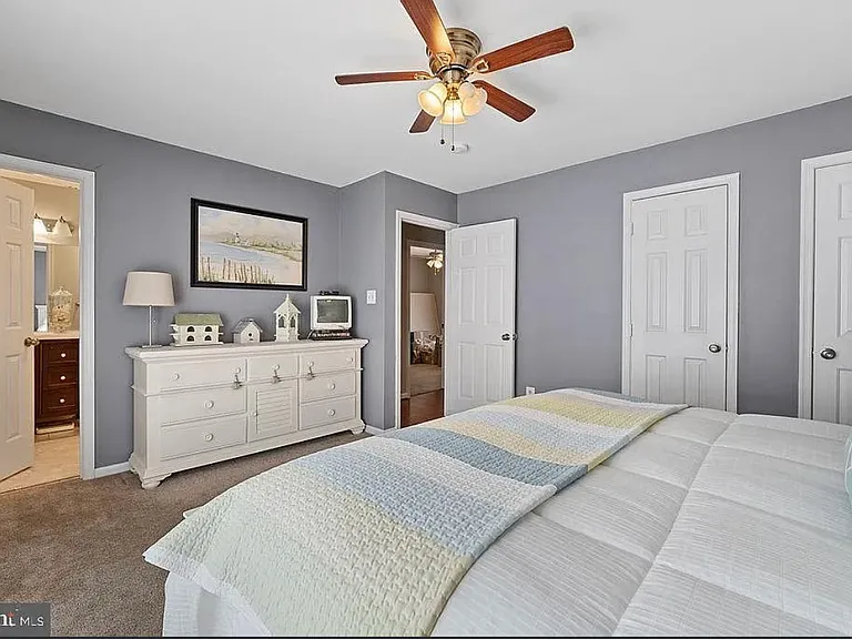 427 Foxcroft Rd — Photo 10