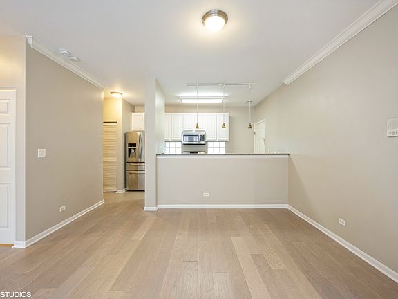 4th image of 1225 N Orleans St APT 602