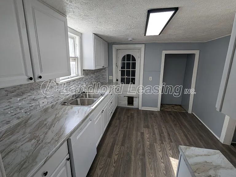 352 Broadway St — Photo 9
