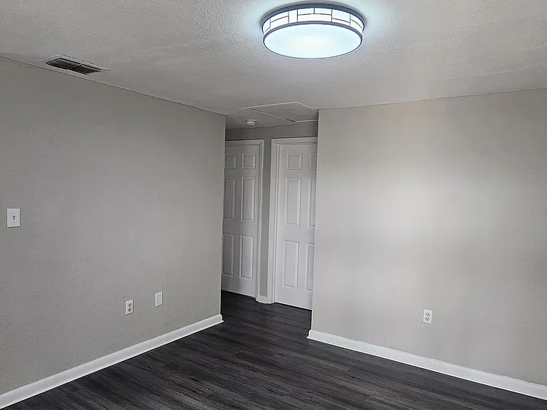 101 S Forest St #5 — Photo 5