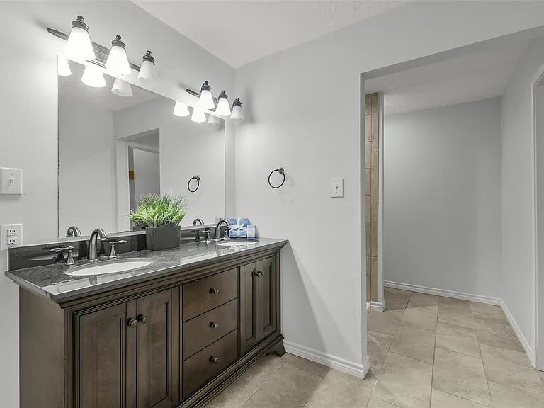 1215 Tejas Blvd — Photo 12