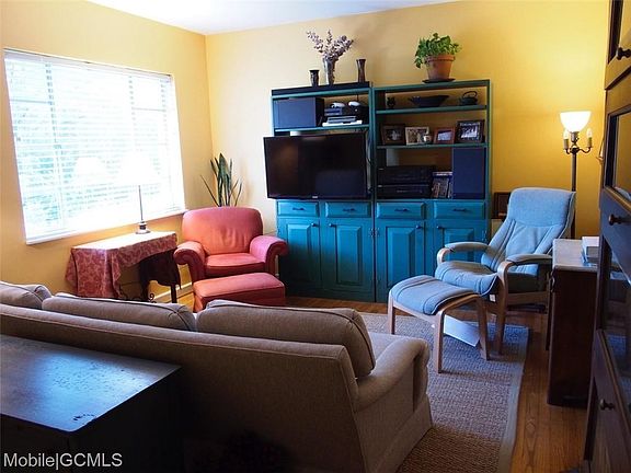 4th image of 2766 S Grafhill Dr
