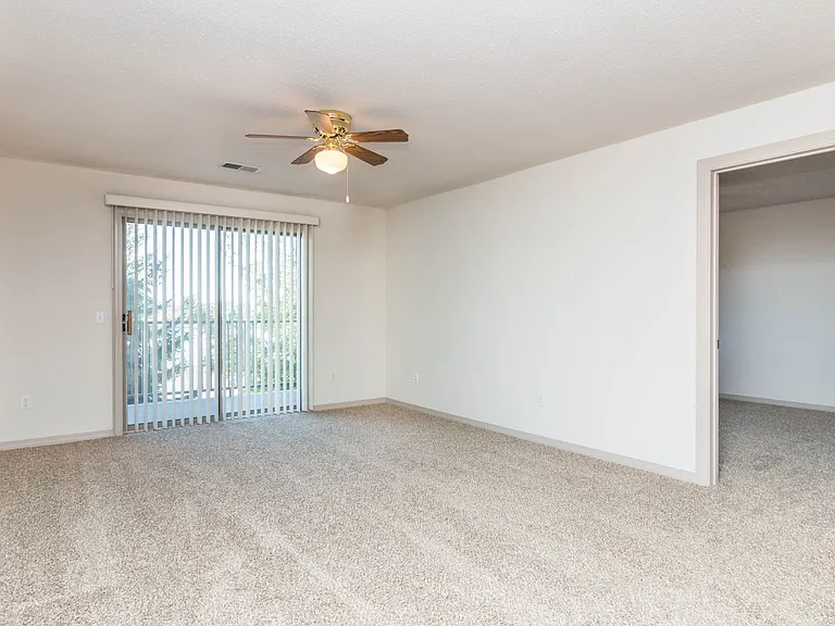 LEXINGTON ESTATES — Photo 3
