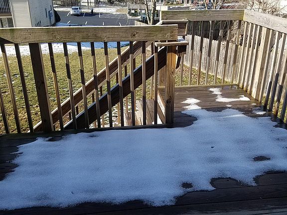 Deck (*Photo is of similar unit)