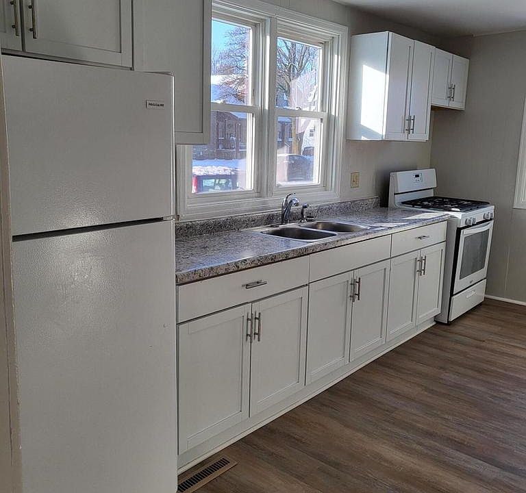 1st image of 1036 Superior AVENUE