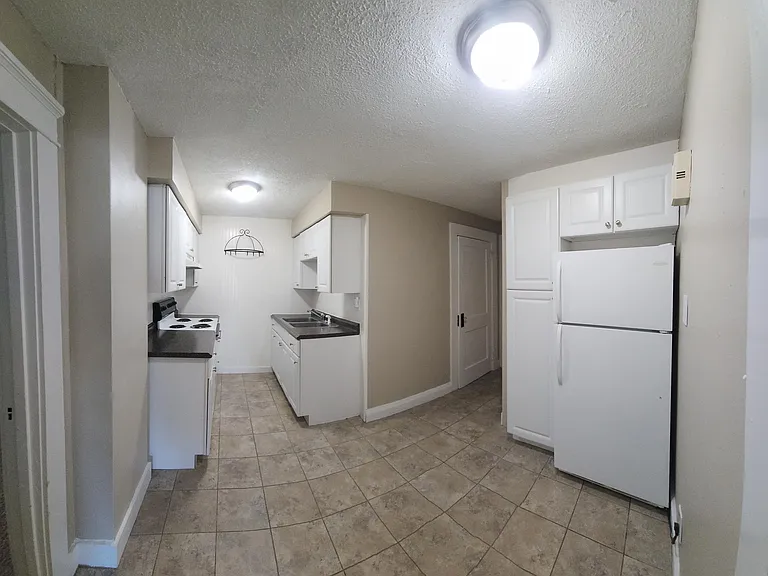 542 W 6th St #6 — Photo 16