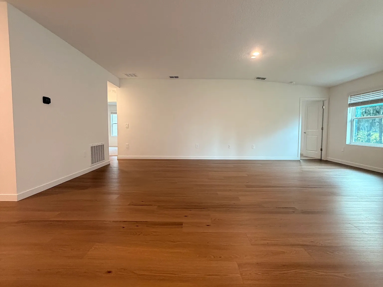 4 bed, 2202 sqft, $2,595 — Photo 2