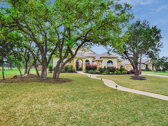 2nd image of 905 Woodland Oaks