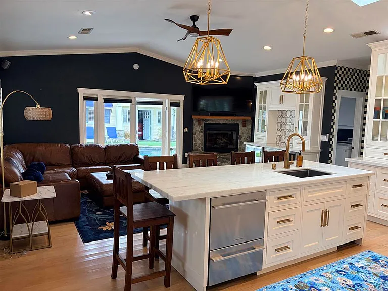 4620 Narragansett Ave — Photo 32