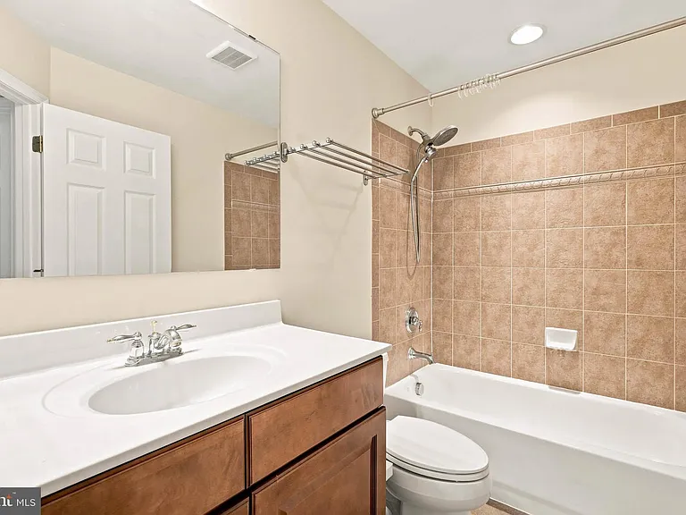 107 Hearth Ct — Photo 16