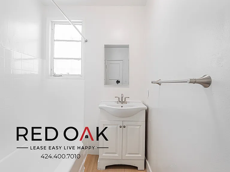 1030 Menlo Ave #7 — Photo 13