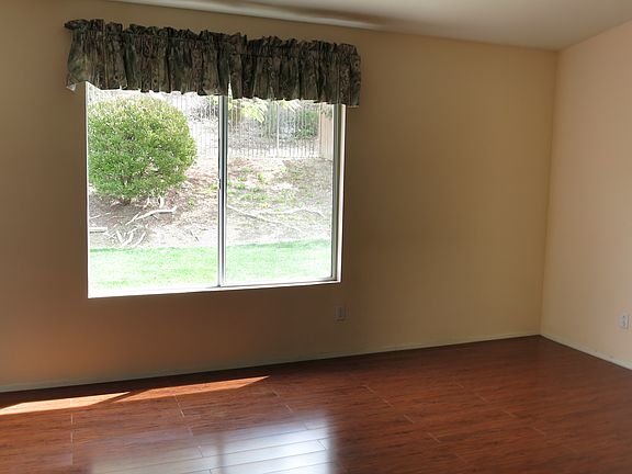 4th image of 1327 Cottonwood Dr