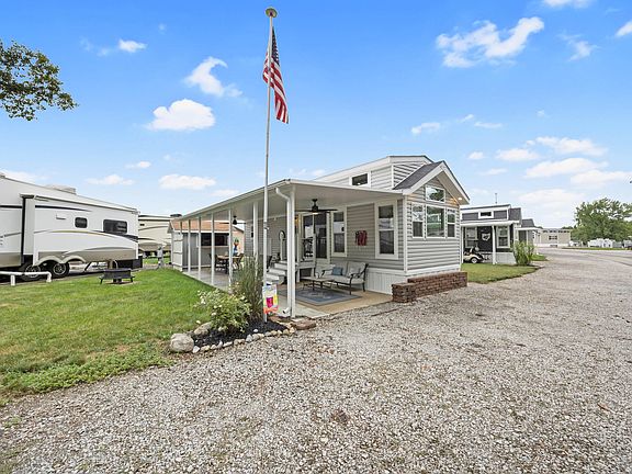 2nd image of 11539 Lake Dr #142