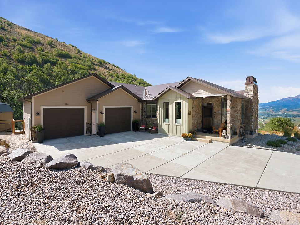 1st image of 1306 Maple Dr #101