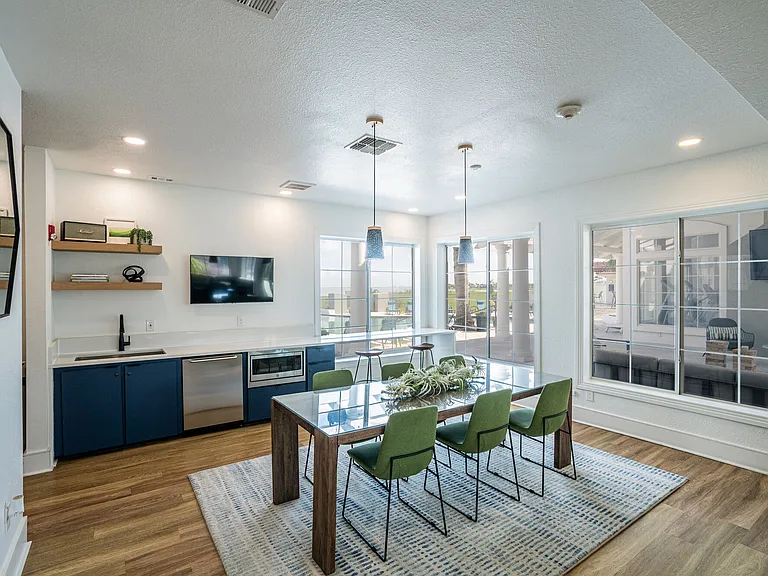 Baypoint Apartments — Photo 59