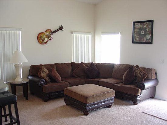 HL5P106JB-living-area