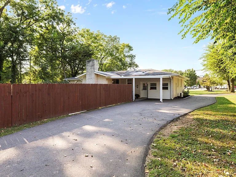 2407 E Main St — Photo 31
