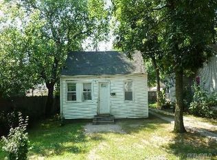 68 E 11th St, Huntington Station, NY 11746