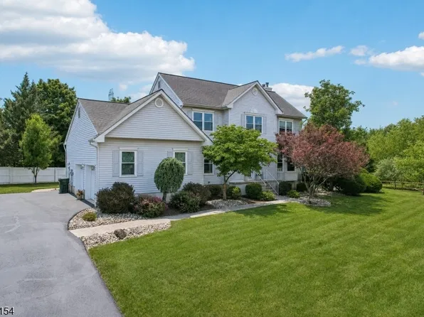 33 Hughey Ln, Hillsborough Twp., NJ 08844