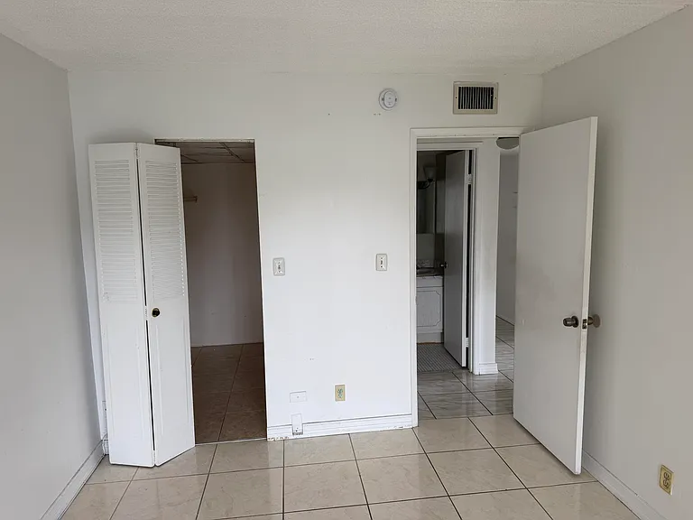700 Village Green Ct #101 — Photo 28