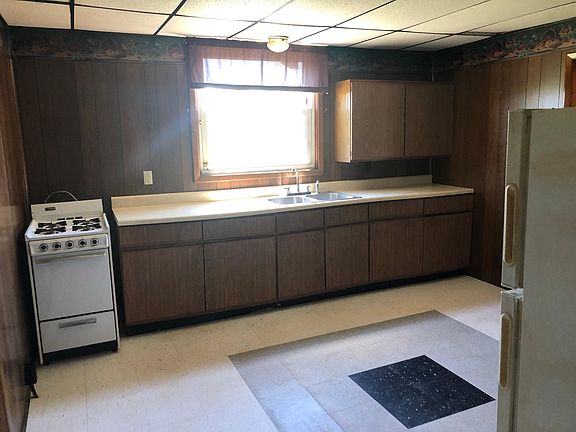 4th image of 104 Dewey Ave