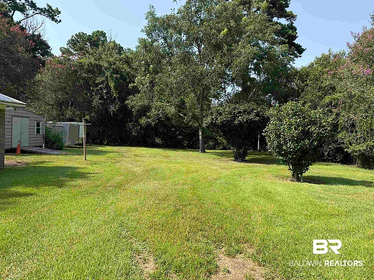 110 Patrician Dr — Photo 29