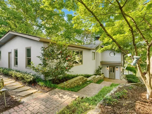 594 Hilltop Ln, Berkeley Lake, GA 30096