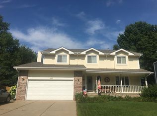 820 Lexington Ln, Papillion, NE 68046